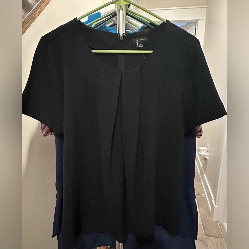 NWT Ann Taylor Black Crepe Short Sleeve Blouse - Sz M